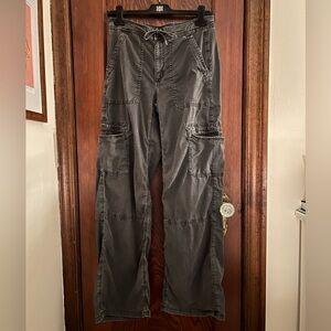 American Eagle Stretch Wide Leg Cargos in Grey Size 4